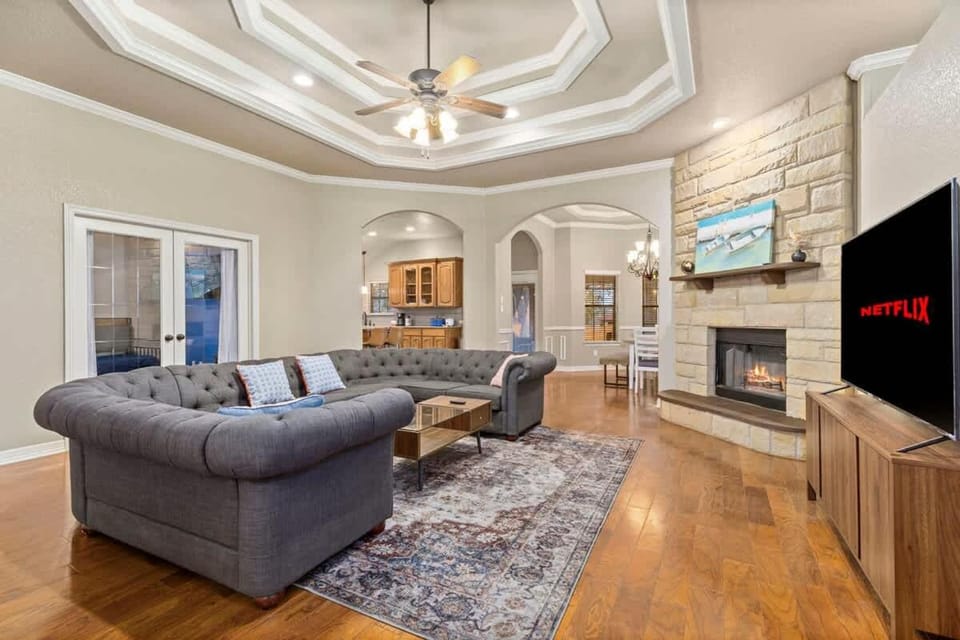 NEW Killeen house 8-10ppl families & groups pets House in Harker Heights