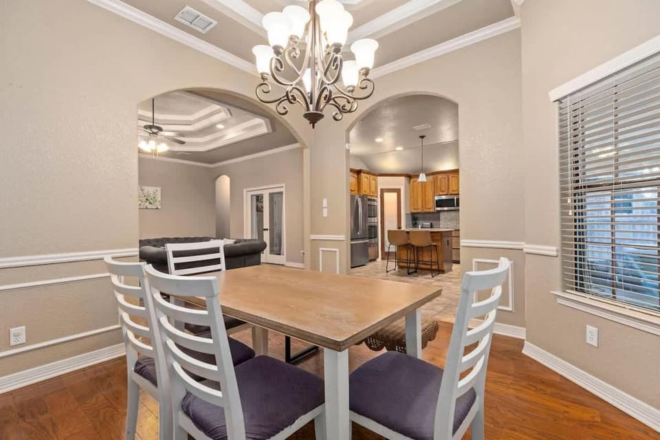 NEW Killeen house 8-10ppl families & groups pets House in Harker Heights