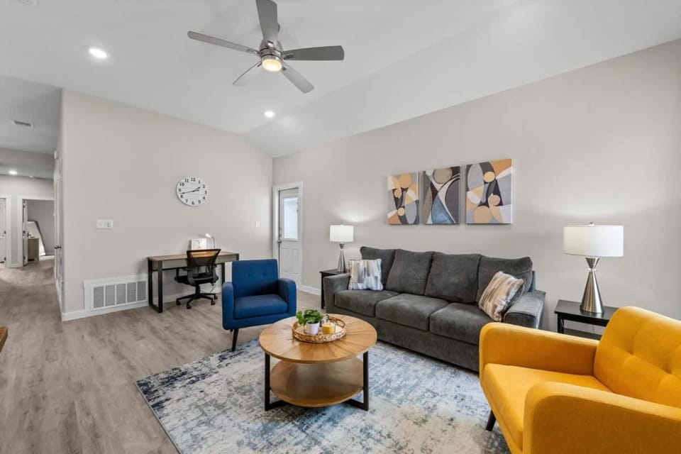 New Temple 3 Bd sleeps 6 ppl quiet street 5 mi to BS&W medical - Professionally managed by Stay Albatross House in Temple