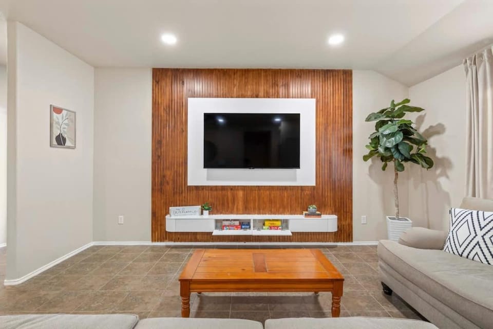 NEW Killeen 8-10 Bd sleeps max 10 ppl 5 min to Fort Hood Families Groups Pets Ok - Professionally Managed by Stay Albatross House in Killeen