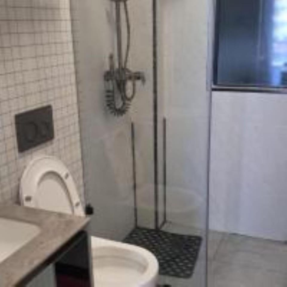 Executive elegantly furnished three bedroom apartment with all modern facilities ,modern swimming pool ,fully equipped gym,children playground and close proximity to major shopping centers and gourmet restaurants Apartment in Nairobi