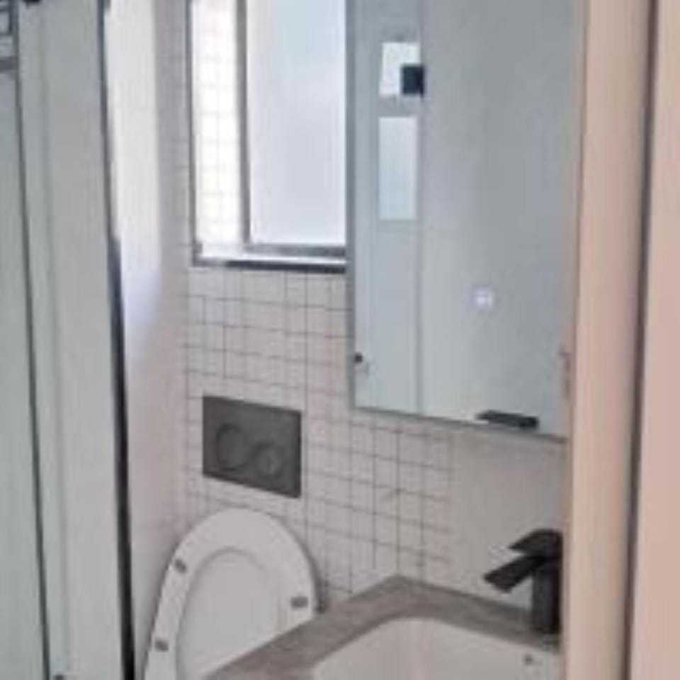 Executive elegantly furnished three bedroom apartment with all modern facilities ,modern swimming pool ,fully equipped gym,children playground and close proximity to major shopping centers and gourmet restaurants Apartment in Nairobi