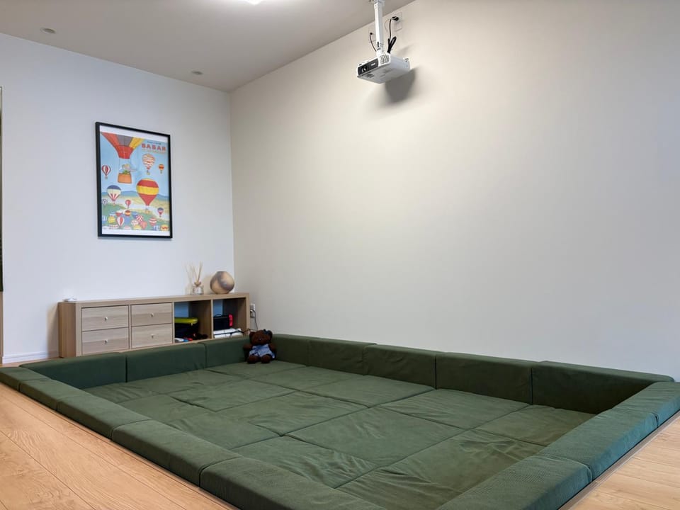 Communal lounge/ TV room, Game Room