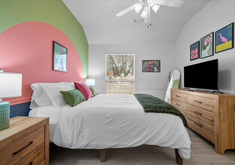 NEW! Stylish Home Arcade & Fireplace Sleeps 10 House in Cedar Park