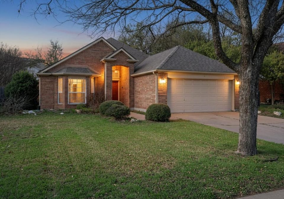 NEW! Stylish Home Arcade & Fireplace Sleeps 10 House in Cedar Park
