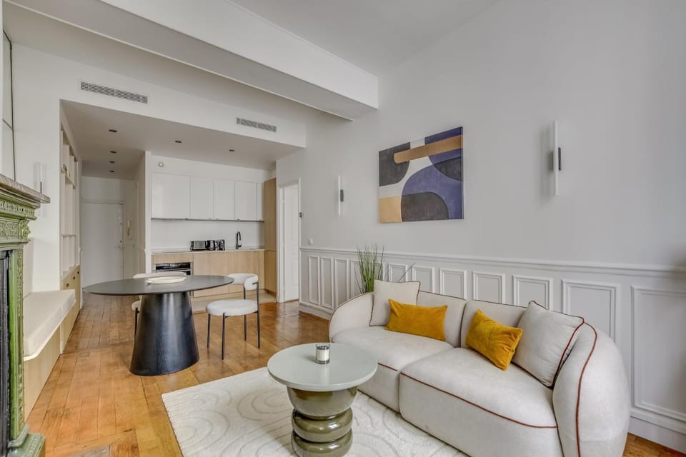 Kitchen or kitchenette, Living room, Seating area, Dining area, stove, kitchen