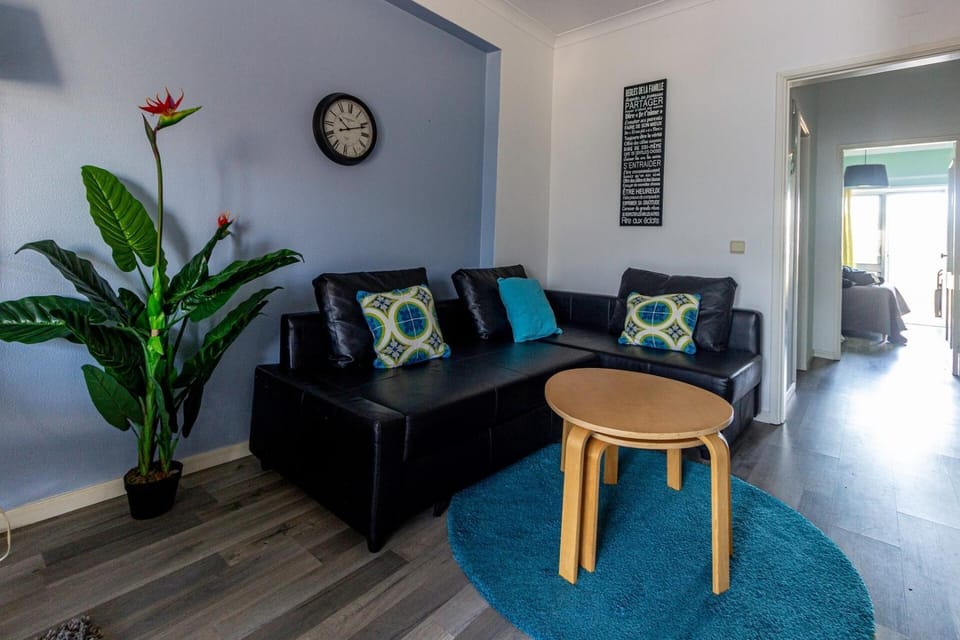 Living room, Decorative detail, Seating area, Seasons