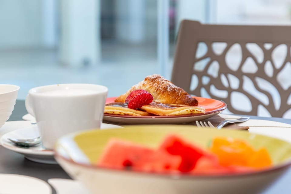 Food and drinks, Food, Breakfast, Continental breakfast