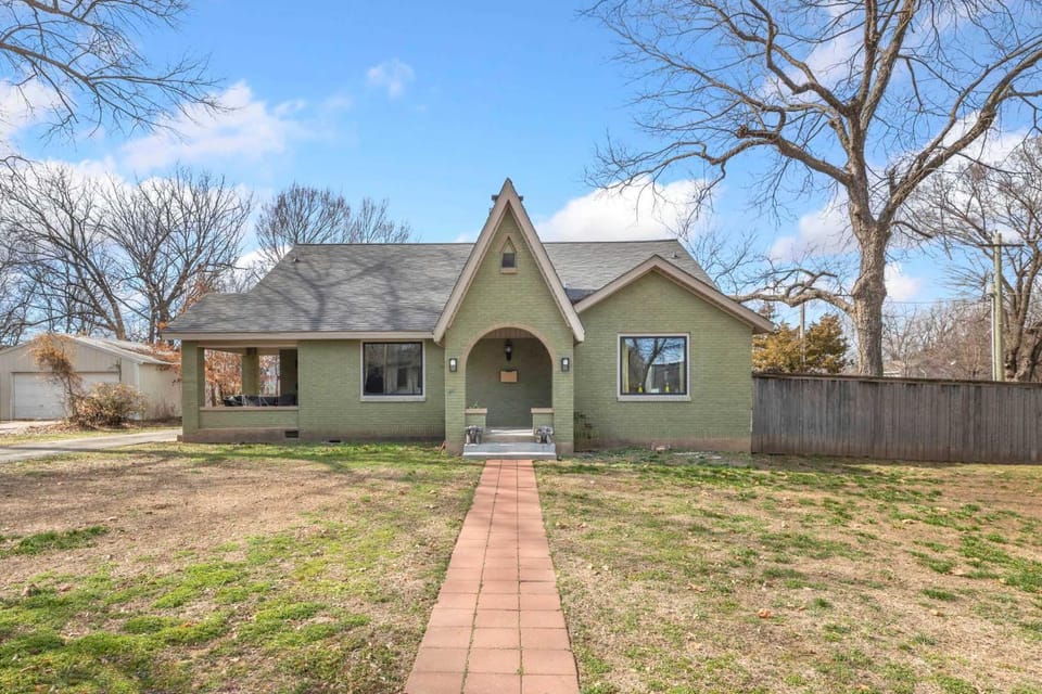 Palm Pool House-Pool-IN Downtown-Walk Everywhere House in Springdale