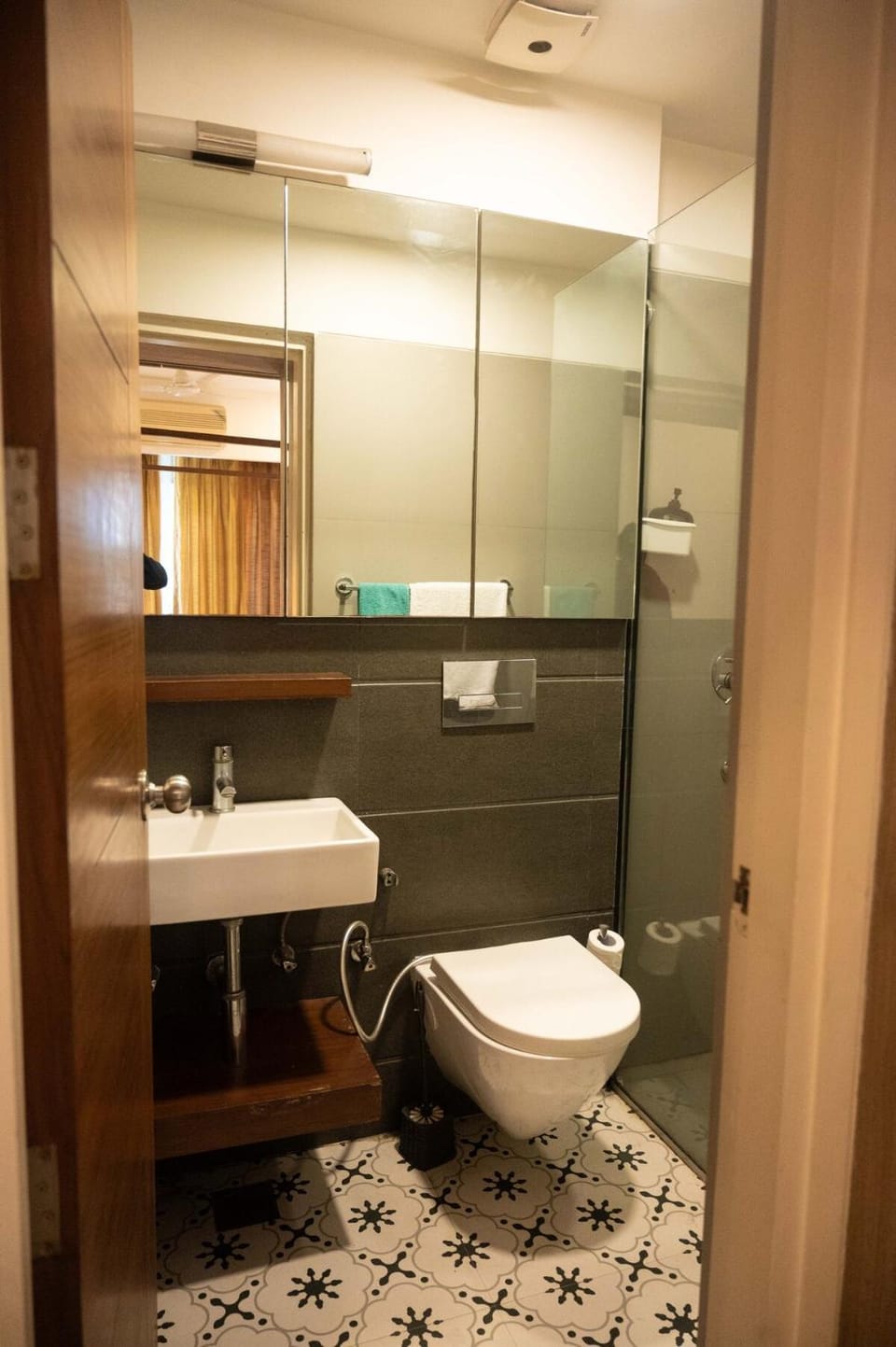 BLISS - by Nirvana - Spacious 3BHK in DLF Phase II House in Gurugram