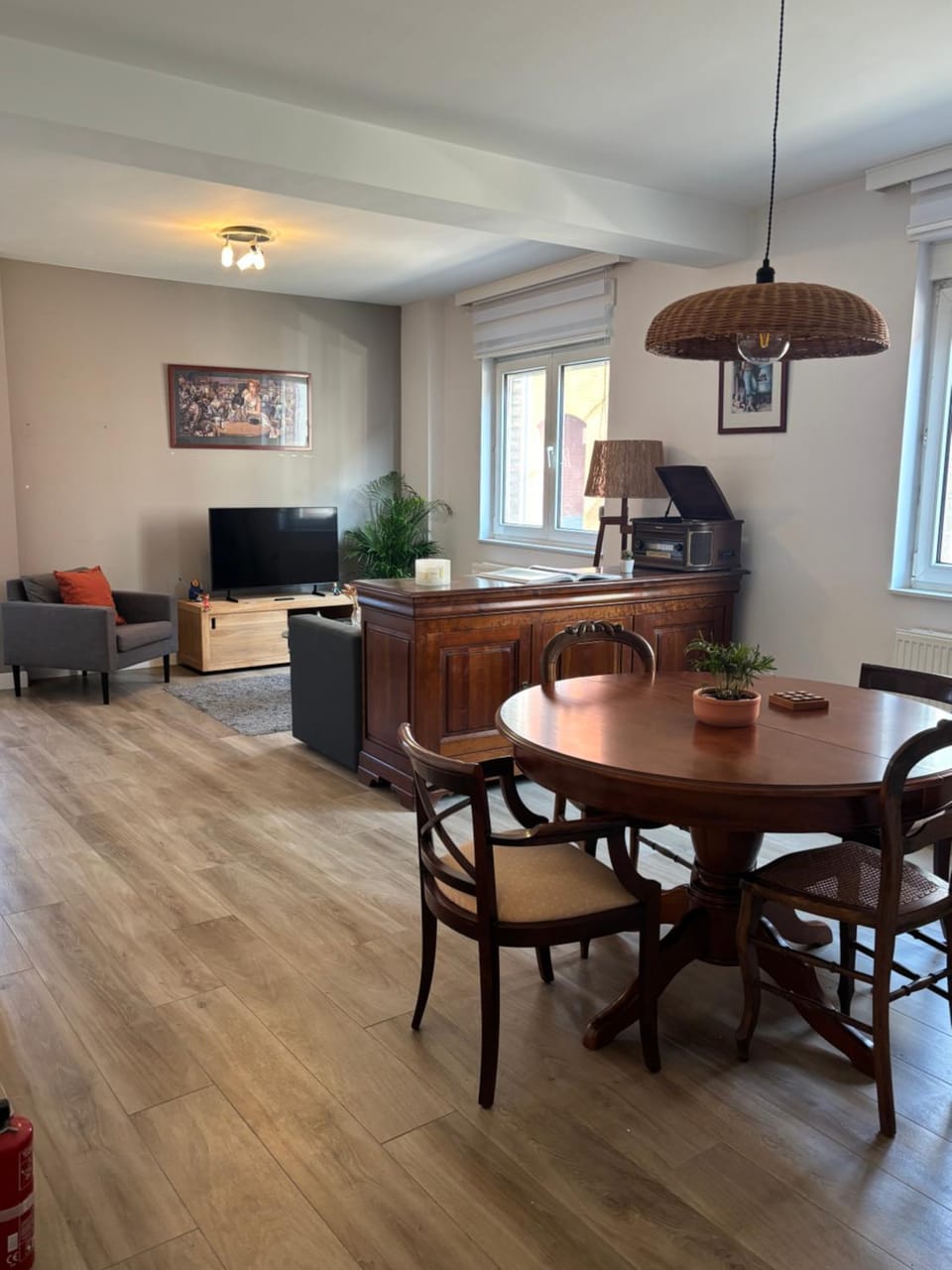 Living room, Dining area