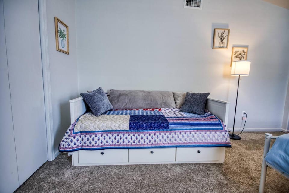 Seaside Serenity - Tranquil Retreat Near Mustang House in Flour Bluff