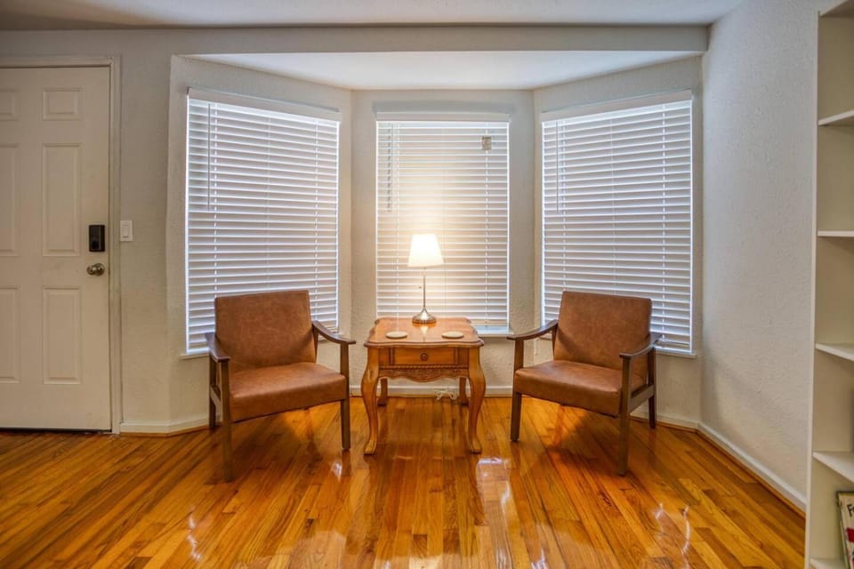 Seaside Serenity - Tranquil Retreat Near Mustang House in Flour Bluff
