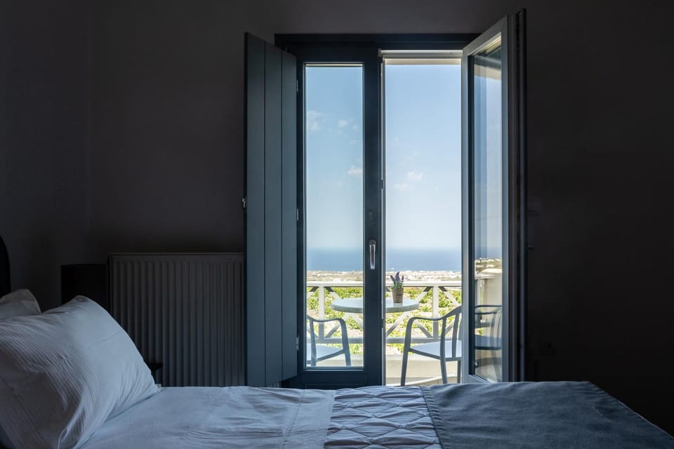 Bed, View (from property/room), Balcony/Terrace, Bedroom, Sea view