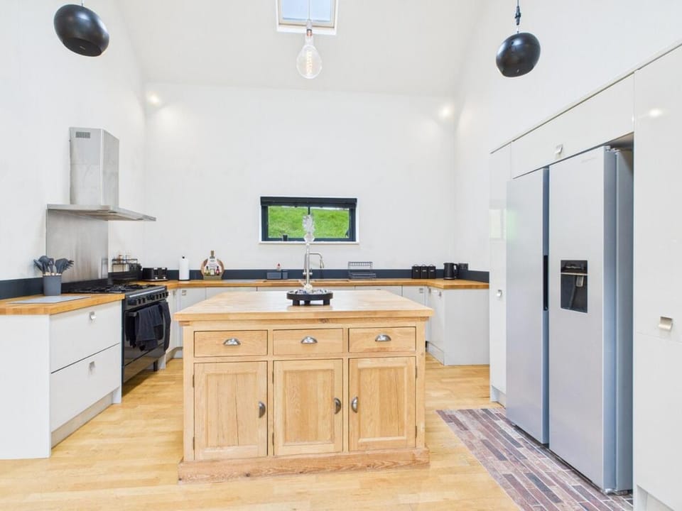 The Factory | Barn with Hot Tub | Apartment in Wealden District