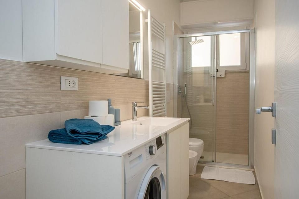 Shower, Bathroom, towels