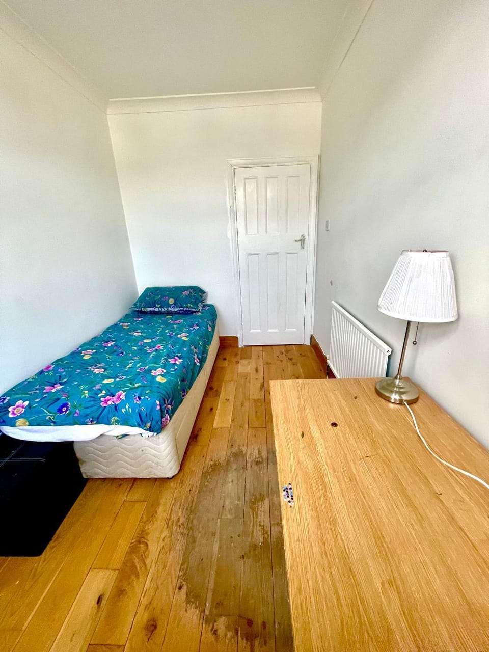 Bright and Spacious Large House near Crystal Palace House in Croydon