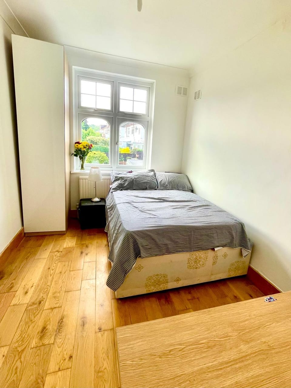 Bright and Spacious Large House near Crystal Palace House in Croydon
