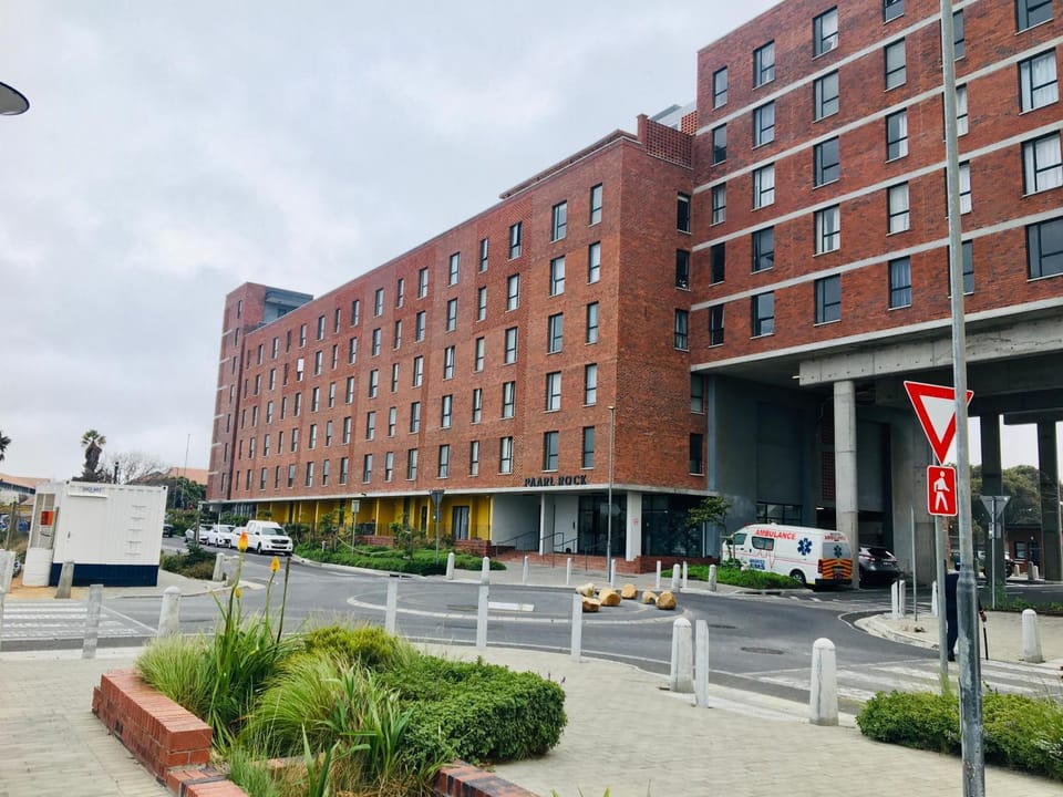 Property building, Neighbourhood, Street view, Location, Parking