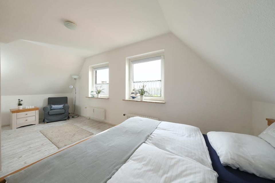 Property building, Living room, Bedroom
