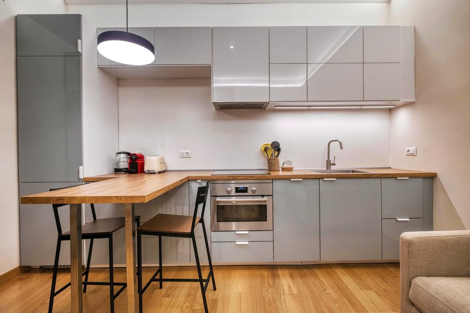 Coffee/tea facilities, Kitchen or kitchenette, oven, stove, toaster
