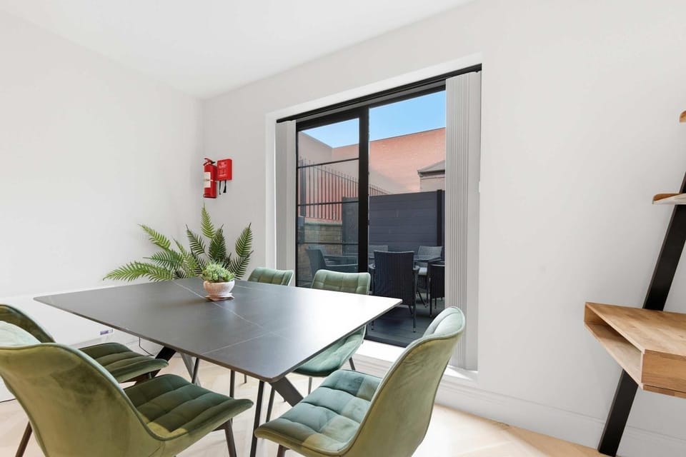 1BED Central Birmingham Flat w Parking & Terrace Apartment in Birmingham