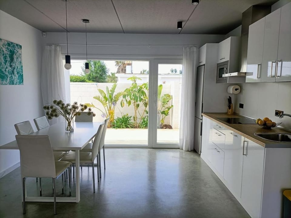 Villa Áurea Exclusiva La Barrosa - Piscina Privada - Dos Viviendas Integradas Villa in Chiclana de la Frontera