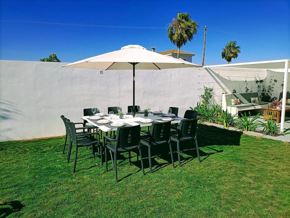 Villa Áurea Exclusiva La Barrosa - Piscina Privada - Dos Viviendas Integradas Villa in Chiclana de la Frontera