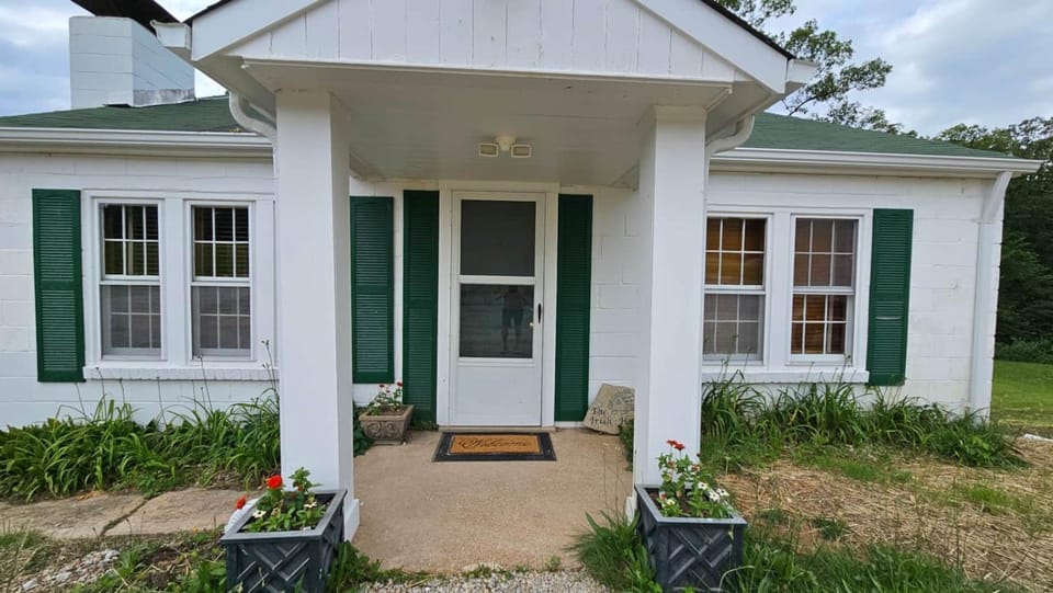 Private Lake Farm Retreat - 5 Homes - 1hr from STL House in Ozark Mountains