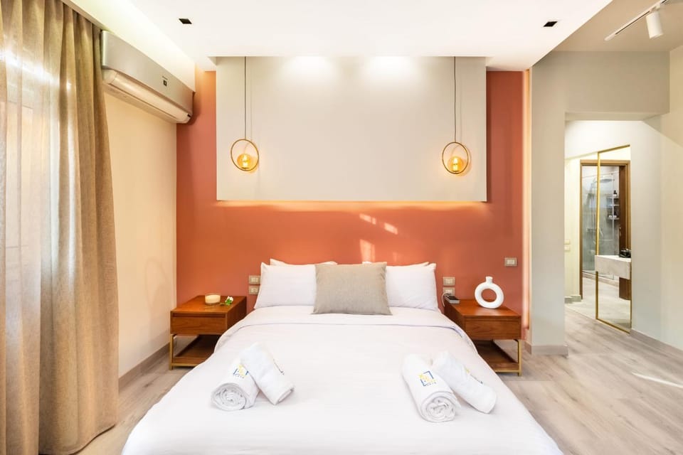 The Sleek & Ritzy 2 BDR 15 min from CAI Airpt Apartment in New Cairo City