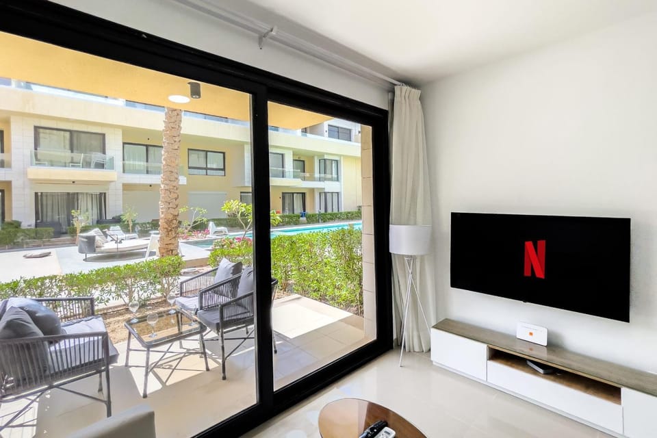 The Poolside Swanky Studio G Cribs Apartment in Hurghada