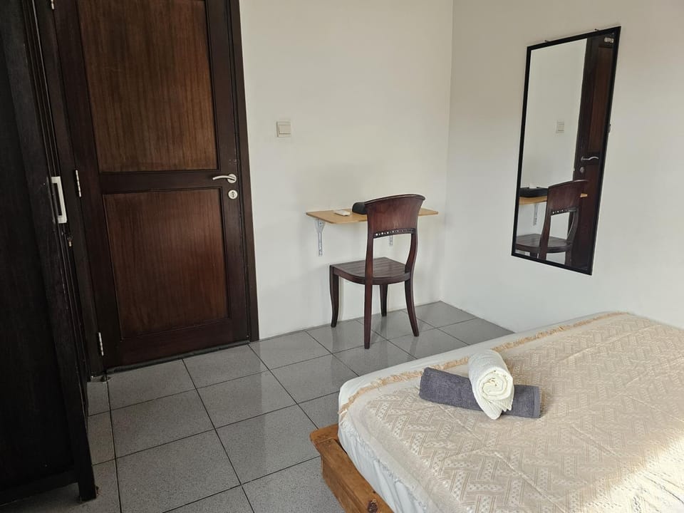 Airport Breeze Guest House Bed and Breakfast in Kuta