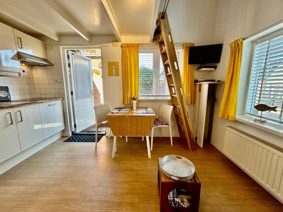 Seating area, kitchen