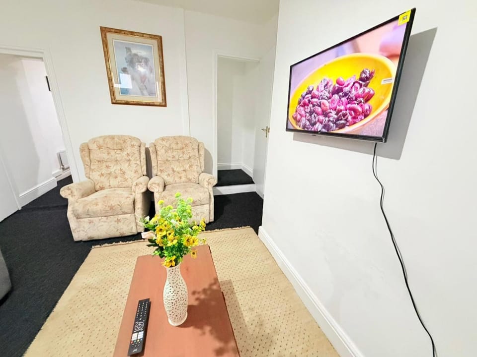 Cozy corner - 3 Bedroom Full House - Perfect for Families, Couples And Company Contractors House in Wakefield