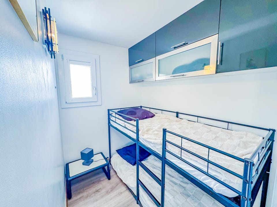 bunk bed