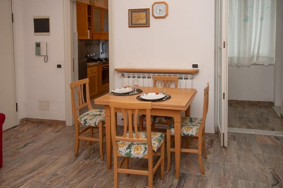 Dining area, Lunch, stove