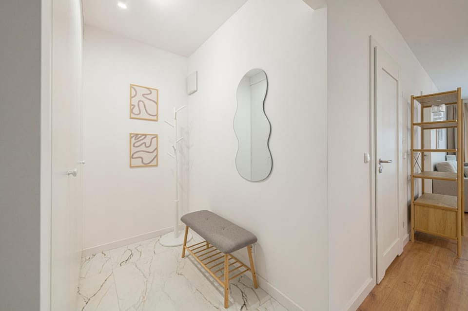 Photo of the whole room, Decorative detail