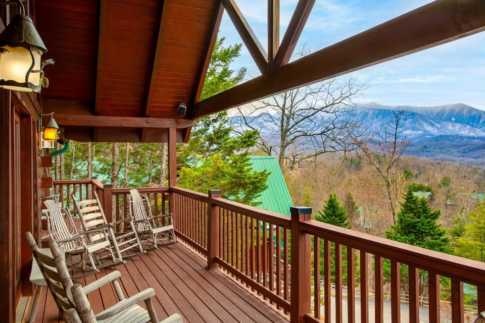 Bearslide - Game Room & Hot Tub & Views House in Gatlinburg