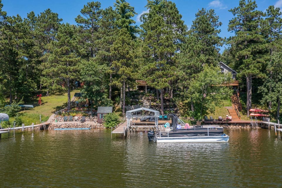 Waterfront Cabin with Bunkhouse Cabin in Pequot Lakes