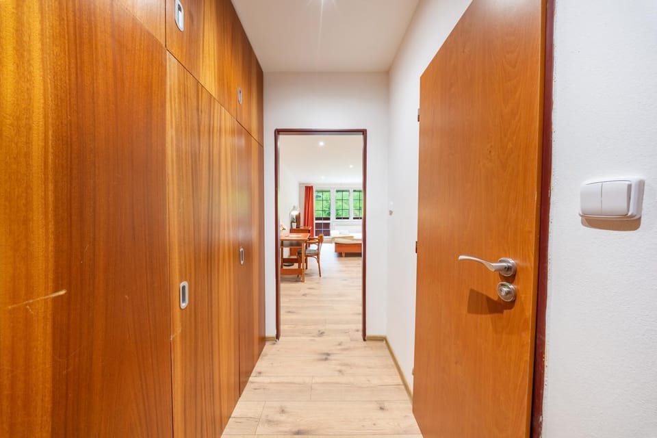 Area and facilities, wardrobe