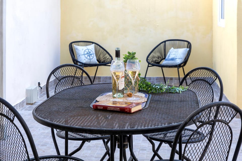 Garden, Dining area