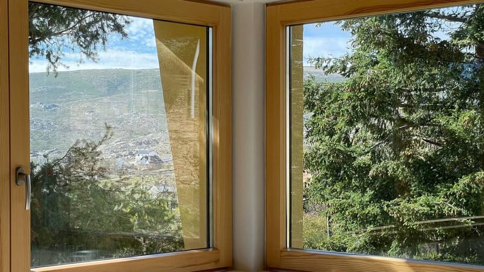 Living room, Mountain view