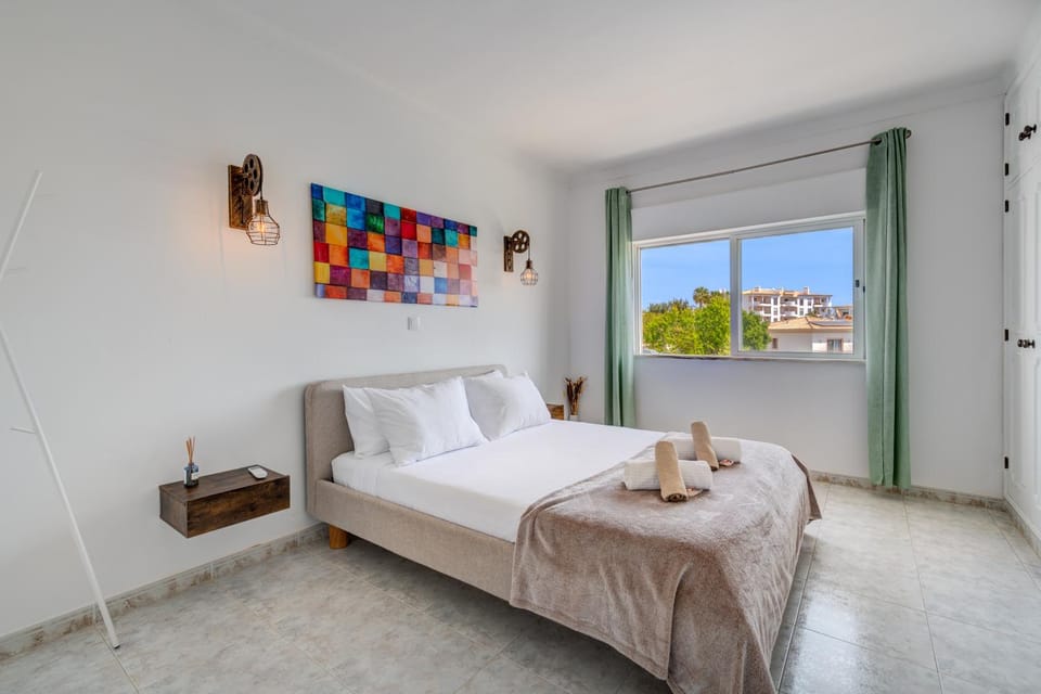Bed, Bedroom, towels, towels