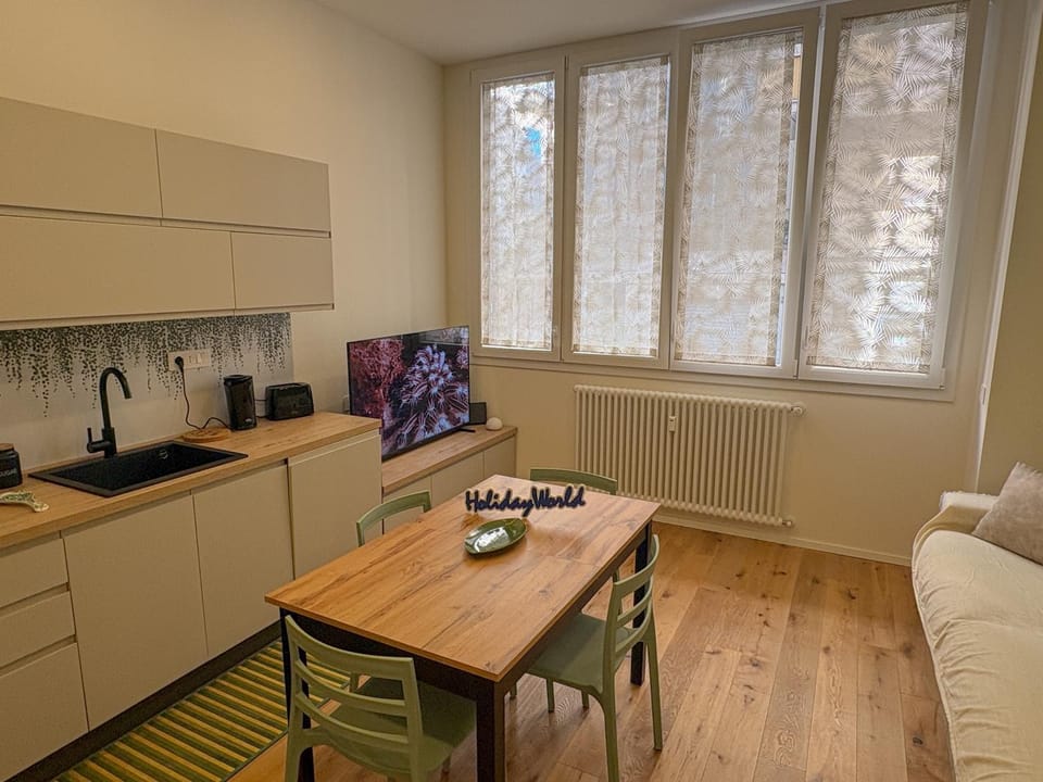 TV and multimedia, Kitchen or kitchenette, Living room, Dining area