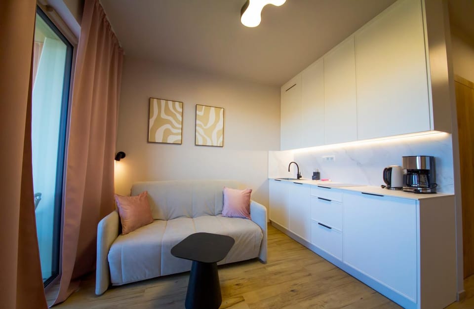 Kitchen or kitchenette, Seating area