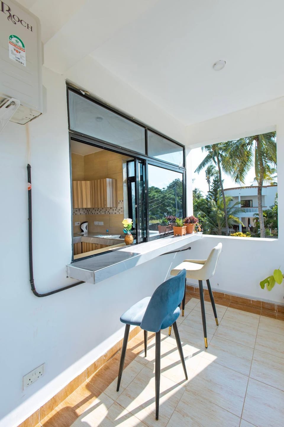 Diani Luxe Villa spacious studio suite with private kitchen, 600m from the beach Apartment in Kenya