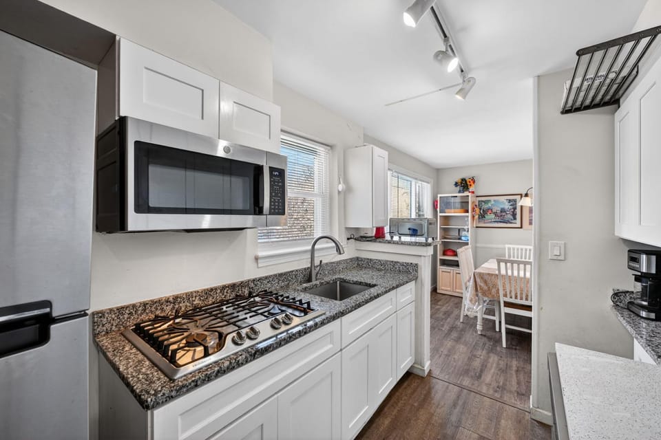 Cozy Capital Retreat Suburban Serenity House in New Carrollton