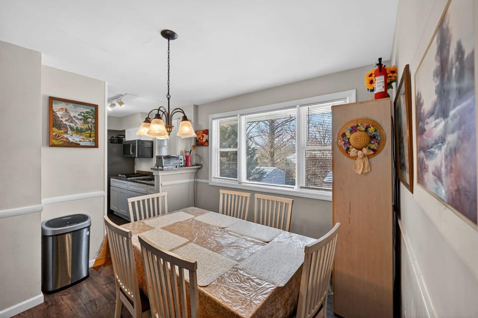 Cozy Capital Retreat Suburban Serenity House in New Carrollton