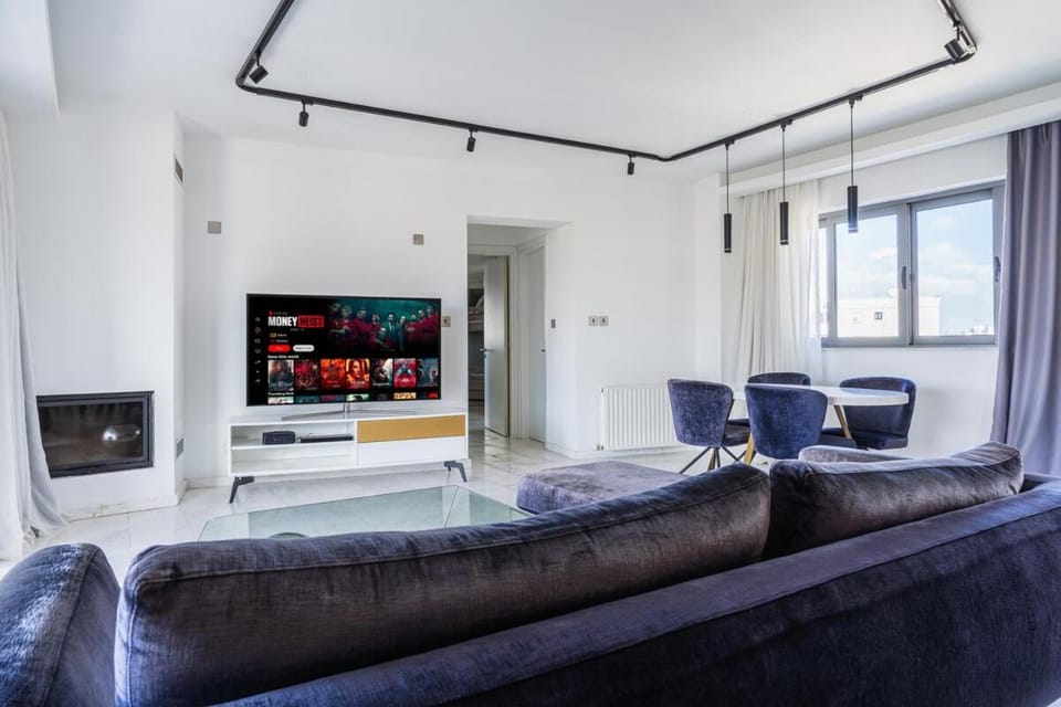 Communal lounge/ TV room, TV and multimedia, Living room, Photo of the whole room, Seating area, Evening entertainment