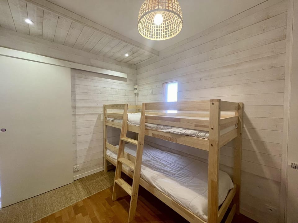 children, bunk bed